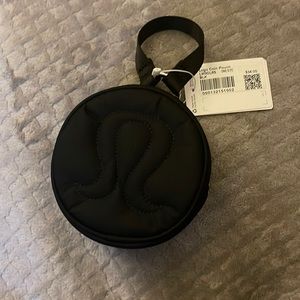 Lululemon logo coin pouch with tags